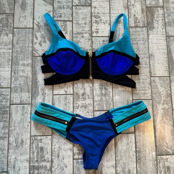 Beach Bunny Bikini - L - Picture 2 of 8